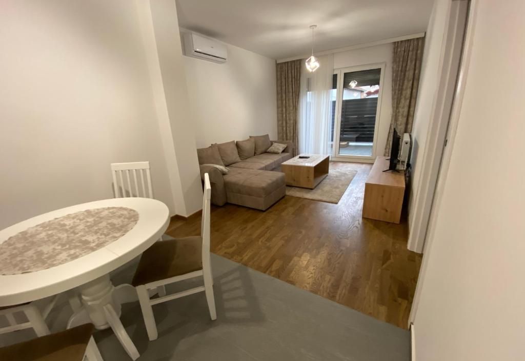 Apartman u centru sa privatnim dvorištem!