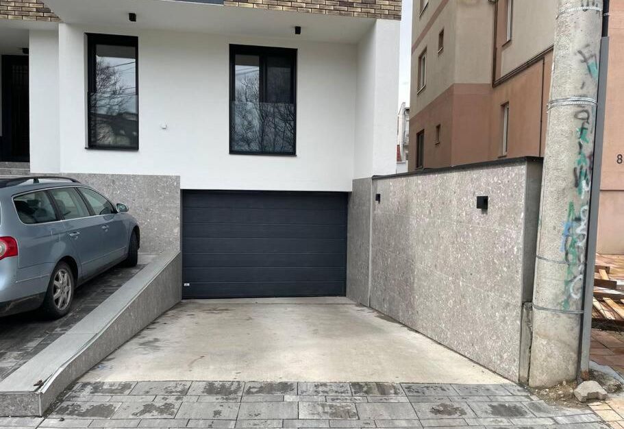 Apartman u centru sa privatnim dvorištem!