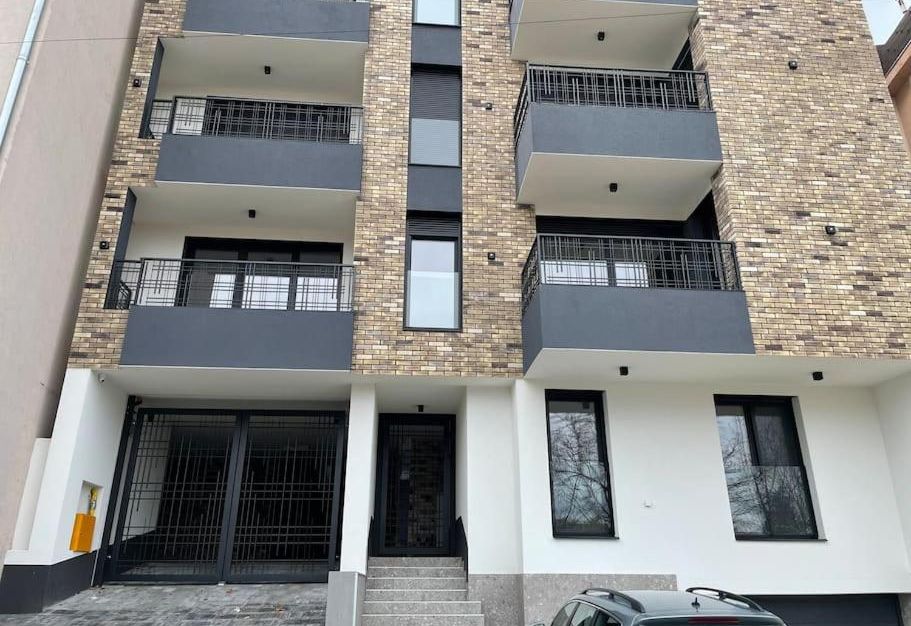 Apartman u centru sa privatnim dvorištem!