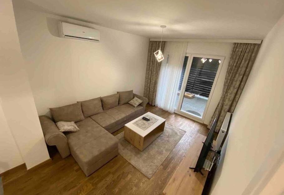 Apartman u centru sa privatnim dvorištem!