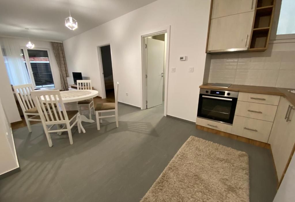 Apartman u centru sa privatnim dvorištem!