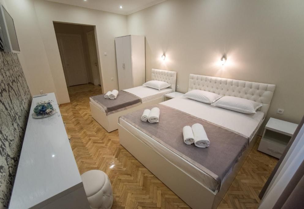 Center Deluxe Garni Hotel