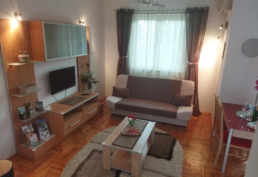 DORA Apartman