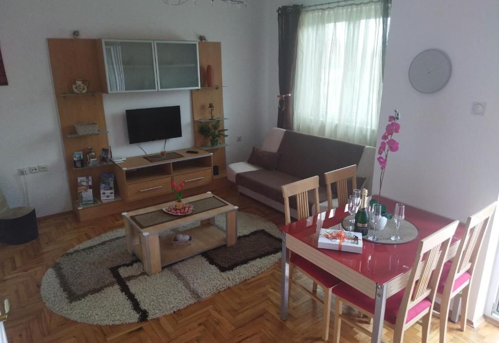 DORA Apartman