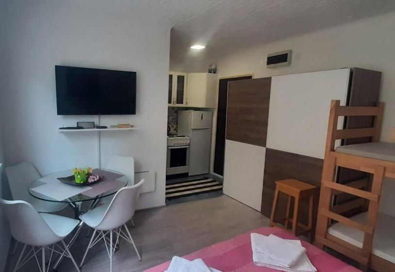 Apartmani Krcmarica 9