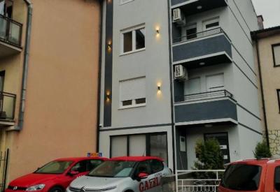 Demir Apartmani